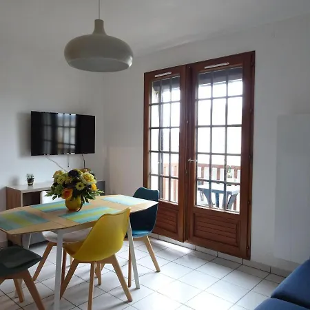 Apartment Nice Duplex Apartment, 400 M From The Beach *